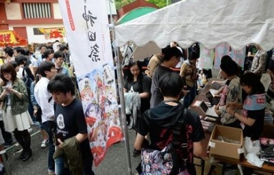 ラブライブとコラボで神田祭に若い熱気！  神社側「神社は参拝してもらうことが大事。若い方に来てもらえるアニメとのコラボはドンピシャだった」