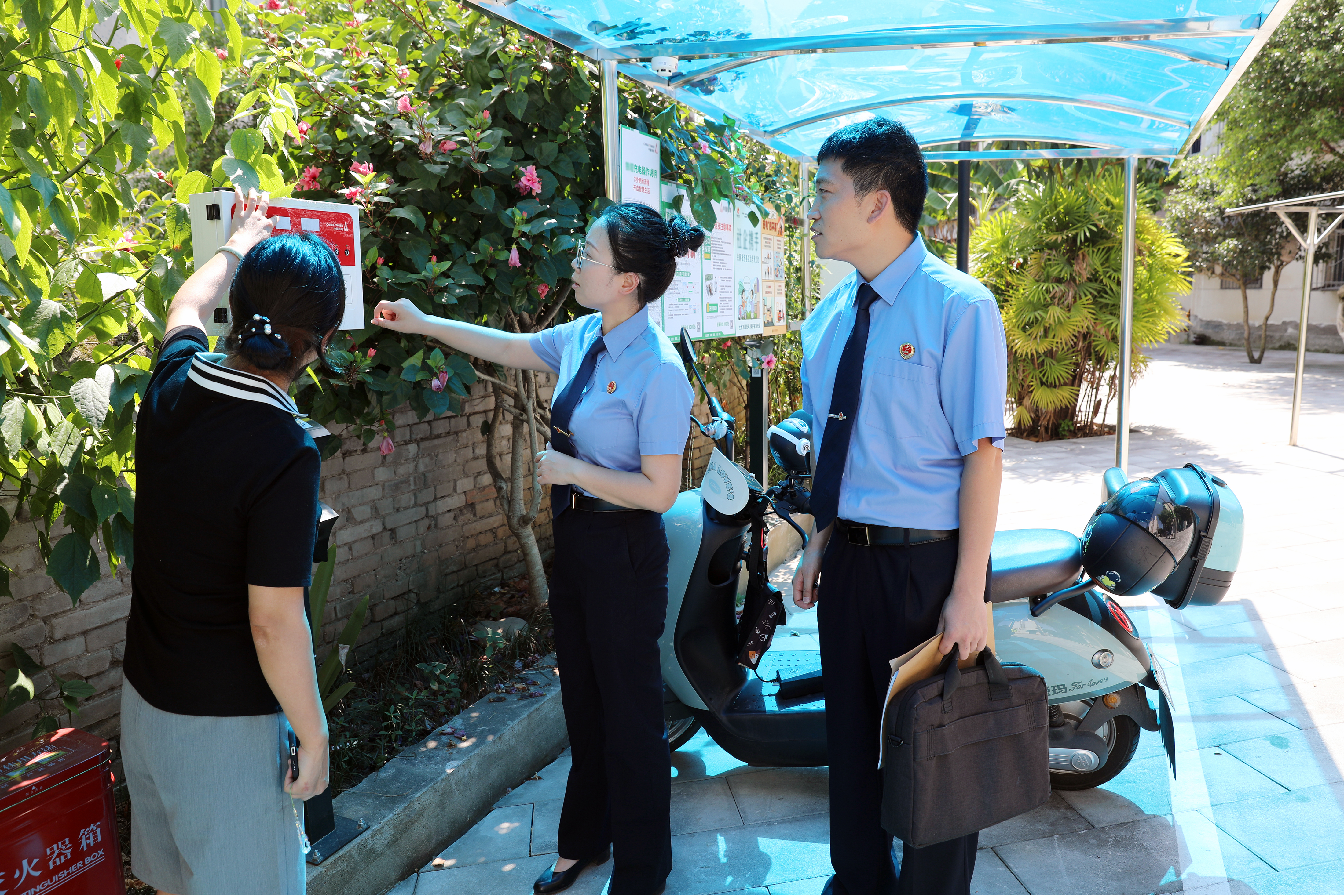 家门口有了充电桩，检察建议助力破解“飞线充电”难题 | 检护民生