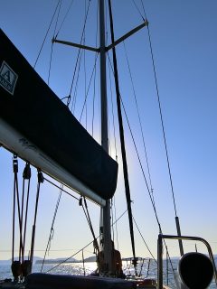 ミロス島のクリスタル ブルーの海をクルーズ!②ポリアイゴス島のブルーベイへ