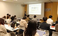 キリンホールディングスのセミナーの様子（11日、埼玉県深谷市の赤城乳業本社）