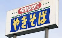 ペヤングはロングセラー商品の地位を守れるか（本社の看板）