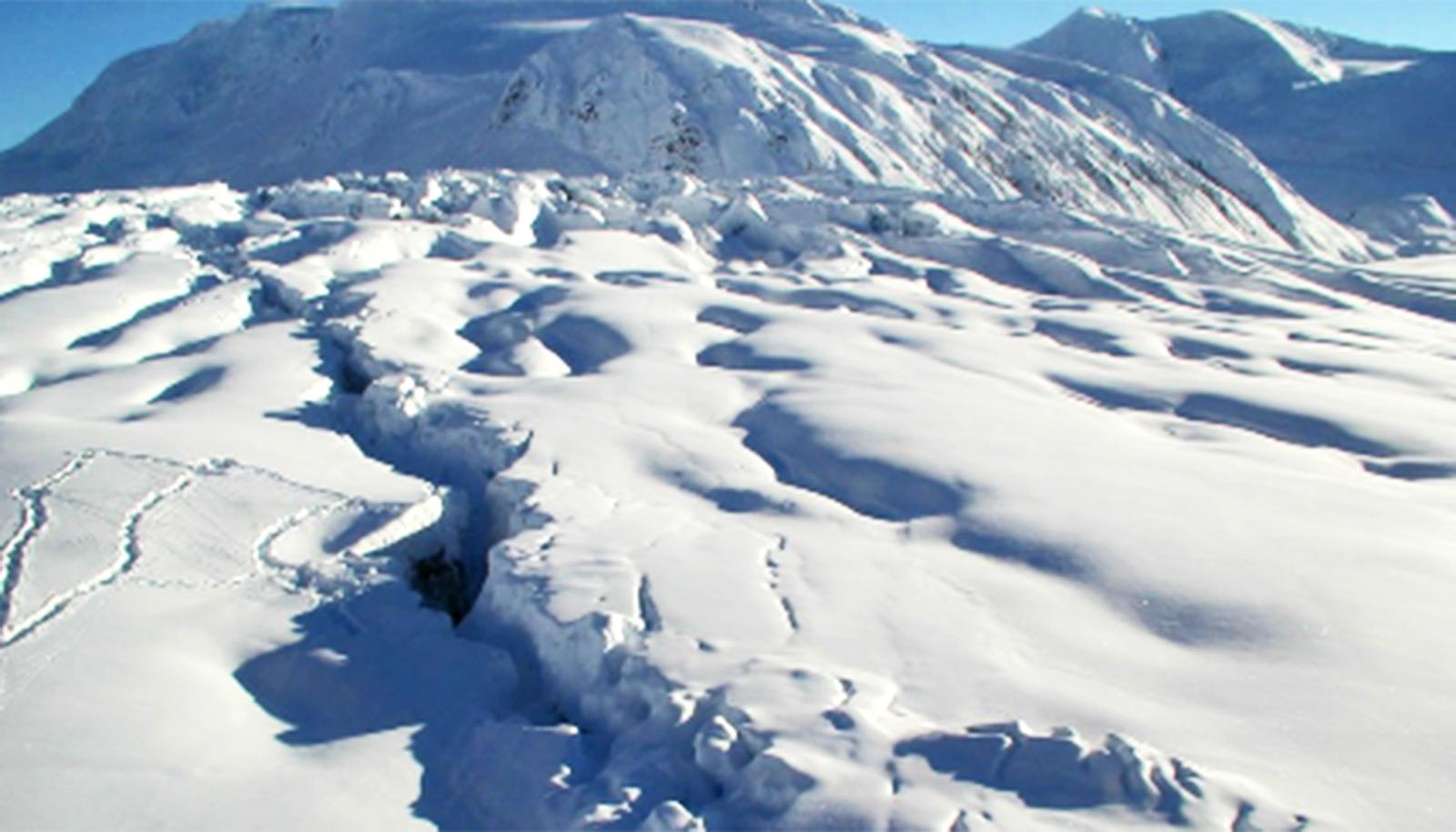 A snowy landscape with the fault going into the distance.