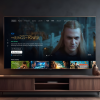 Prime Video: nueva experiencia streaming mejorada. Salón de casa con TV de fondo