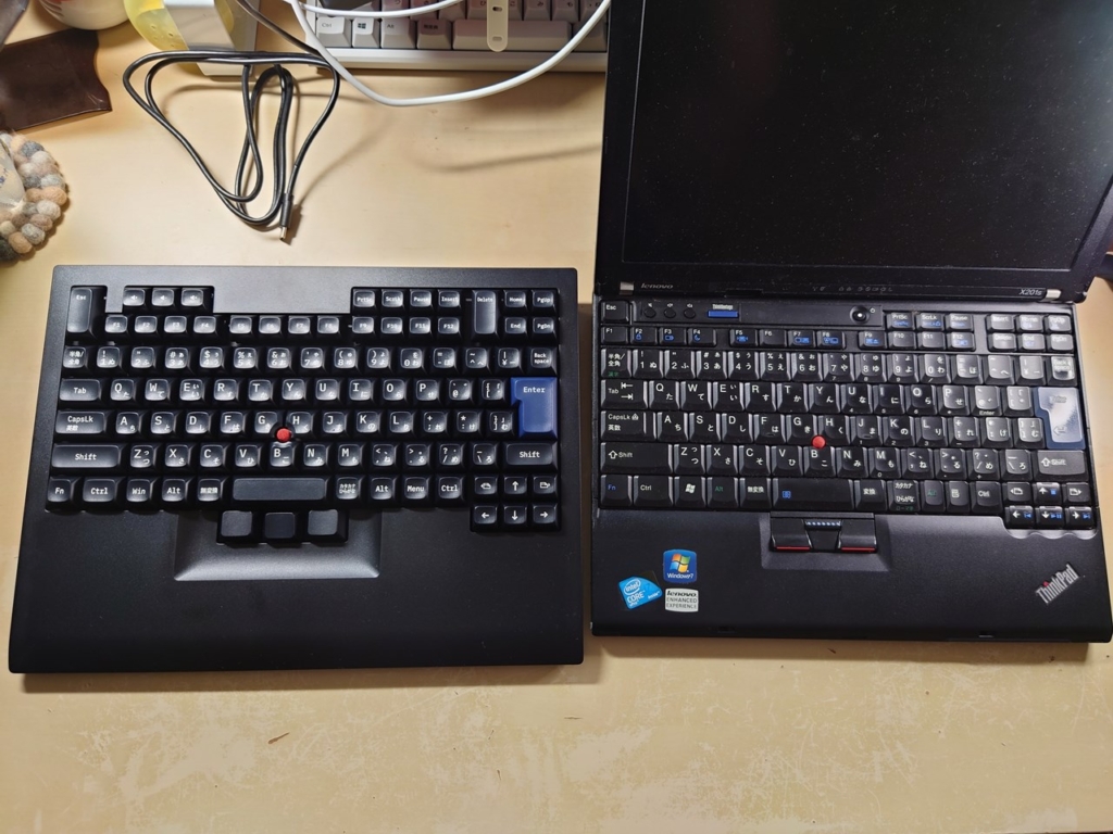 TEX社製 Shinobi キーボード18：本体とThinkPad X201sとの比較