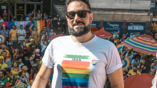 O refugiado iraniano Navid discursou no trio de abertura da 28ª edição da Parada do Orgulho LGBT+ de São Paulo. Foto: ACNUR/Alana Oliveira