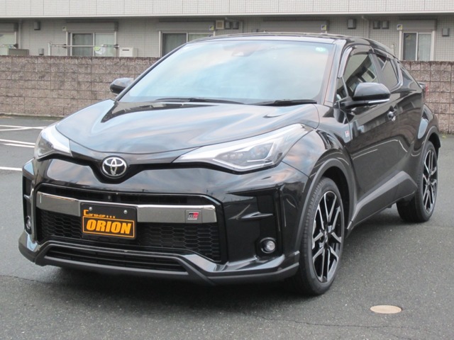 トヨタ&nbsp;C-HR&nbsp;ハイブリッド 1.8 S GR スポーツ&nbsp;全方位カメラ・禁煙車&nbsp;熊本県