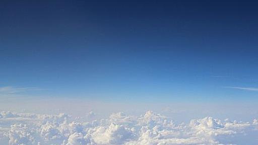 こんなことって…「飛行機乗ってるときにバーンと大きな音が鳴った結果」の写真 : らばQ