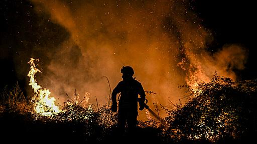 欧州南西部で山火事続く 週明けも猛暑予想