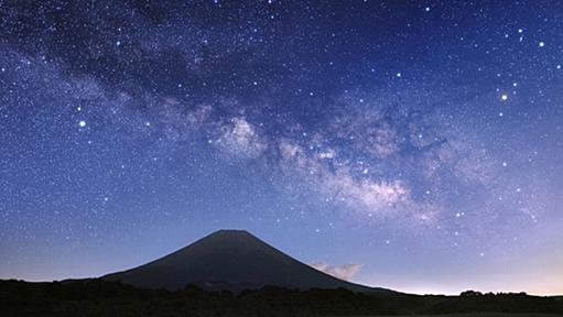 星空と宇宙：過剰な画像処理や合成　「星景写真」曖昧になるリアルとファンタジー | 毎日新聞