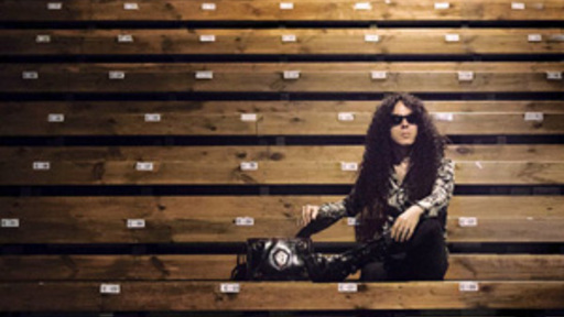 マーティ・フリードマン「日本人は何歳になってもギターの歪んだ音を受け入れることができる。それは三味線のおかげ」 - amass