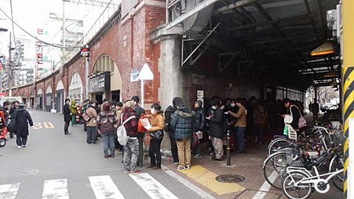 朝4時から並ぶ人も！　「ラブライブ！」×ピザハットのコラボで生まれた「ピザハット音ノ木坂店」本日オープン