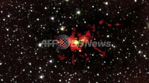 巨大質量星を包む星の「子宮」、銀河系で発見