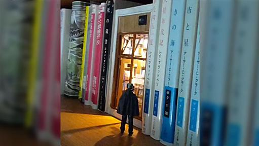 "その書店は深夜だけ開いていて積ん読になった本が売られている..."本棚にジオラマで作られた古本屋がずっと見ていたくなる