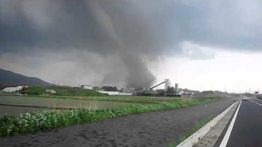 茨城県つくば市目の前を竜巻が通過！