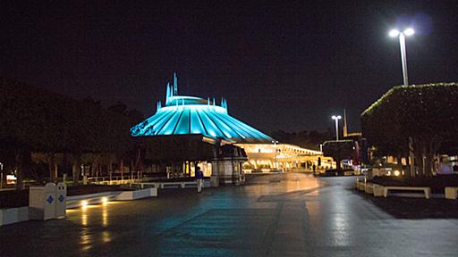 前代未聞！　東京ディズニーランドから笑顔が消えた　初の謎解き「魔法にかけられた夜の王国」体験記