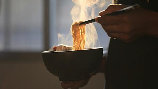 ｢馴染みのラーメンばかり食べる｣和田秀樹が警鐘を鳴らす40代から始まる前頭葉委縮の初期兆候 記憶障害が起きるずっと前から脳の中で生じている変化