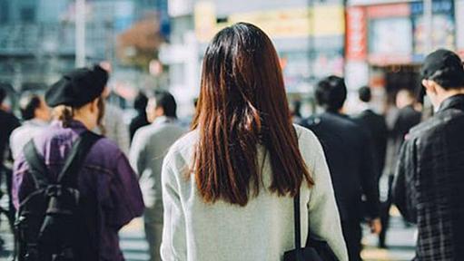 「女性の貧困」が放置されてきた背景に見え隠れする、自民党と旧統一教会のズブズブな関係