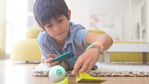 スマホで操作するボール「Sphero」で子どもにプログラムを学ばせる【日本正式販売開始】 | ライフハッカー・ジャパン