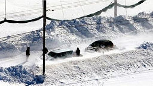 専門家 「吹雪の車中で救助を待つ際は、窓を開けるなど換気に注意をしていれば、今回の事故は防げた」 : 痛いニュース(ﾉ∀`)