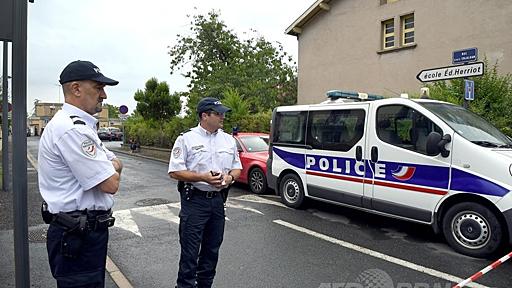 保護者が児童らの前で教師刺殺、フランス南部の小学校