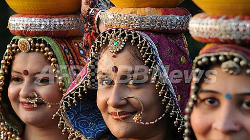 ヒンズー教の祭り「ナブラトリ」、民族舞踏のリハーサル インド