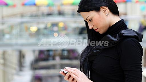 店に「チェックイン」で無料Wi-Fi、FBが新サービスを試験運用