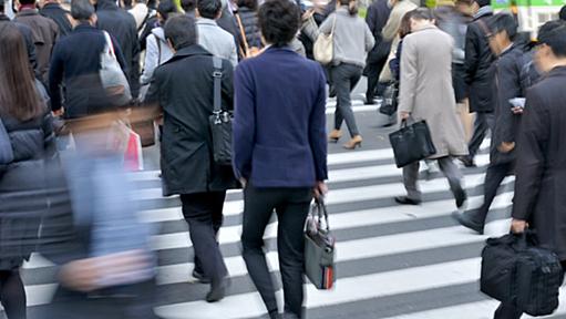 「黒字リストラ」拡大、19年9100人　デジタル化に先手 - 日本経済新聞