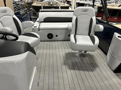 BOATZON | 2024 Bentley Pontoons 243 LEGACY SWINGBACK