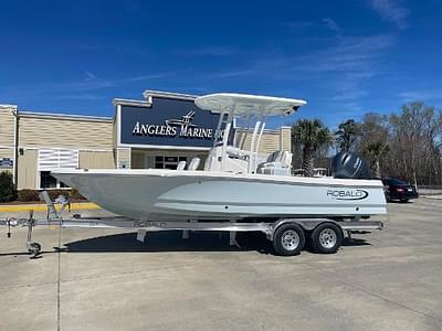 BOATZON | 2024 Robalo 226 Cayman