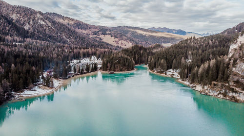 Panoramic view of lake and mountains against sky