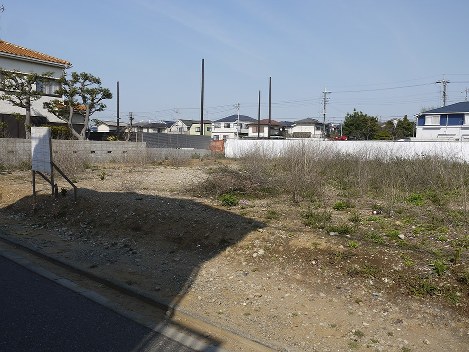 保育園が建設される予定だった土地。更地のままで、今後の用途は決まっていない＝千葉県市川市で２０１６年４月１２日、小林多美子撮影