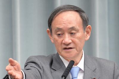 記者会見で質問を受ける菅義偉官房長官＝首相官邸で2020年2月6日午前11時11分、川田雅浩撮影