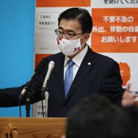 休業要請の緩和について説明する愛知県の大村秀章知事＝名古屋市中区の県庁で2020年5月19日午前10時28分、野村阿悠子撮影