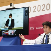 IOC、IPCとのテレビ電話形式による合同会議の終了後、記者会見する東京オリンピック・パラリンピック組織委の中村英正ゲームズ・デリバリー・オフィサー＝東京都中央区で2021年2月17日午後（代表撮影）