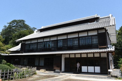 構造補強・改修工事を終えた旧渋沢邸「中の家」主屋＝埼玉県深谷市血洗島で2023年8月4日、中山信撮影