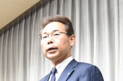 愛知県東郷町の井俣憲治町長＝同町役場で2023年11月27日午後5時3分、荒川基従撮影