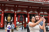 Many foreign travelers visit Senso-ji temple in Tokyo's Taito Ward, as seen in this photo taken on April 17, 2024. (Mainichi/Kengo Miura)