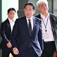 首相官邸に入る岸田文雄首相＝2024年7月29日午前9時56分、平田明浩撮影