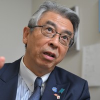 米大統領選について話す元外務事務次官で元駐米大使の杉山晋輔・早稲田大特命教授＝東京都新宿区で2024年11月8日、宮間俊樹撮影