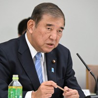 政労使の意見交換を行う会合で発言する石破茂首相＝首相官邸で2024年11月26日午後0時55分、平田明浩撮影