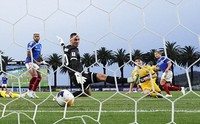 Yokohama F Marinos forward Kenta Inoue (far right) watches as his shot gets past Central Coast Mariners keeper Dylan Peraic-Cullen for his second goal in their Asian Champions League Elite game at Central Coast Stadium in Gosford, Australia, on Dec. 3, 2024. (Kyodo)