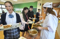 Participants in the "Kimino High School" program receive curry, a staple of school lunches in Japan, in Kimitsu, Chiba Prefecture, on Oct. 9, 2024. (Mainichi/Koichiro Tezuka)=Click/tap photo for more images.