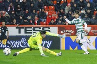 Celtic's Reo Hatate, right, scores the winning goal in a Scottish Premiership football match against Aberdeen at Pittodrie Stadium in Aberdeen, Scotland, on Dec. 4, 2024. (Kyodo)