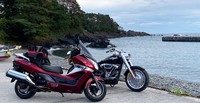 The author's "son" Harley-Davidson Fat Boy 114, background, and his childhood buddy's Honda Silver Wing GT 400 are seen at Goishi Beach in Ofunato, Iwate Prefecture, on Sept. 20, 2024. (Mainichi/Tatsuma Kasama)=Click/tap photo for more images.