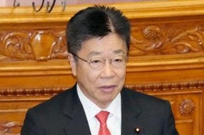 　参院本会議で報告する加藤財務相＝20日午前