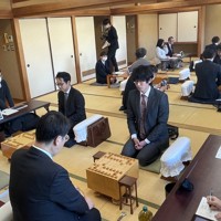 将棋会館での公式戦最終日を迎えた、三つの対局室のふすまを取り払った「大広間」＝東京都渋谷区の将棋会館で2024年12月23日、丸山進撮影