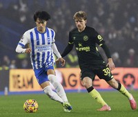 Japan's Kaoru Mitoma, left, controls the ball for Brighton and Hove Albion during an English Premier League football match against Brentford at the Amex Stadium in Brighton, England, on Dec. 27, 2024. (Kyodo)