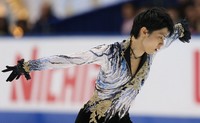 2014年11月、フィギュアスケートNHK杯・男子フリーで演技する羽生結弦選手。同月、中国で開かれた大会では、練習中に他選手と激突し、大けがをしていた＝大阪・なみはやドームで2014年11月29日、宮武祐希撮影