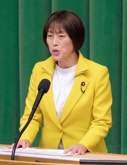 共産党の旗開きであいさつする田村委員長＝4日午前、東京都渋谷区の党本部