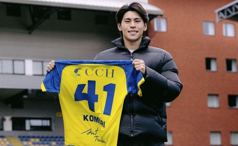 This supplied photo shows Hiiro Komori holding his jersey. (Copyright STVV)(Kyodo)